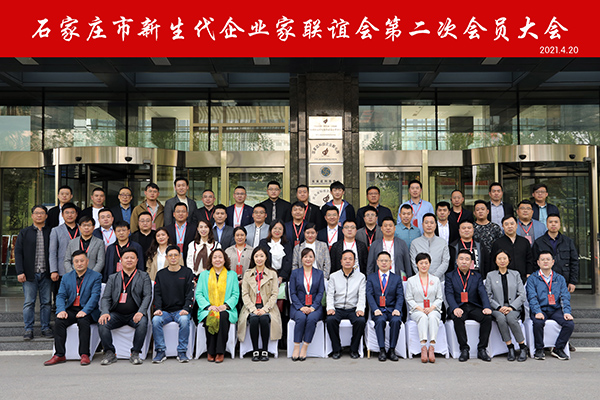 合影小.jpg